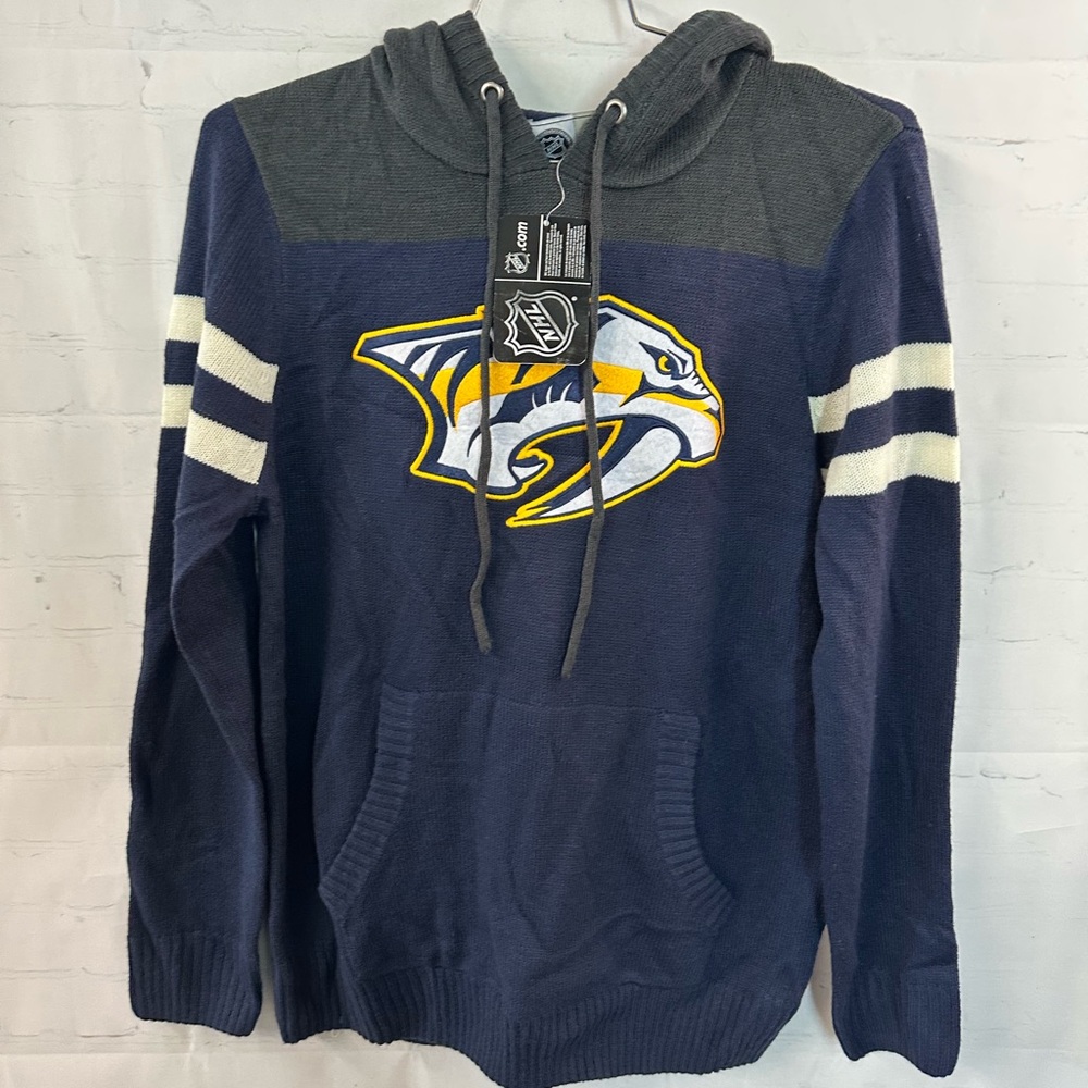 Nashville Predators, hooded sweater size, medium NWT